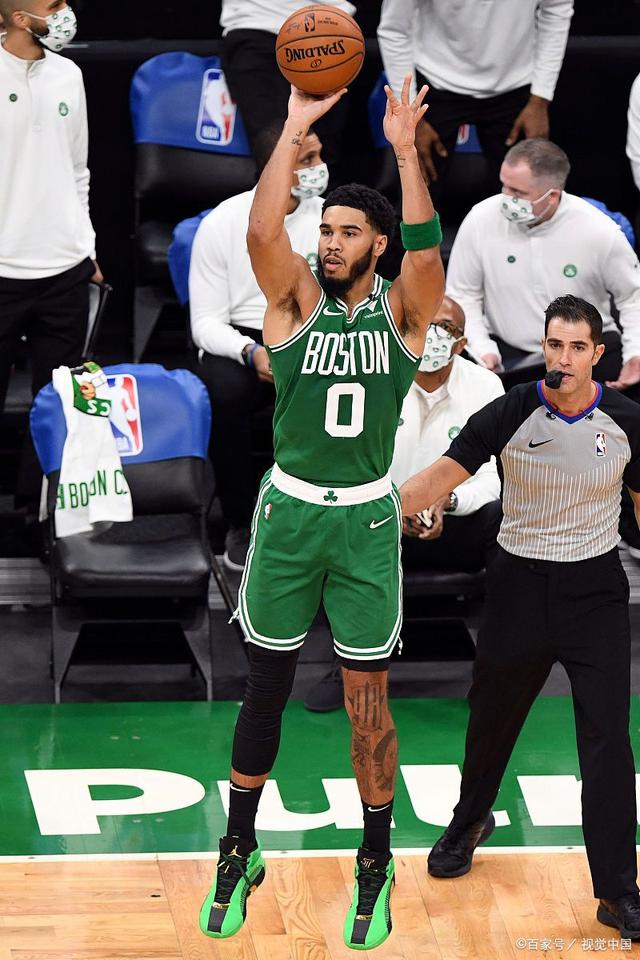 塔图姆在热火比赛中大胜，精彩发挥引发热议！